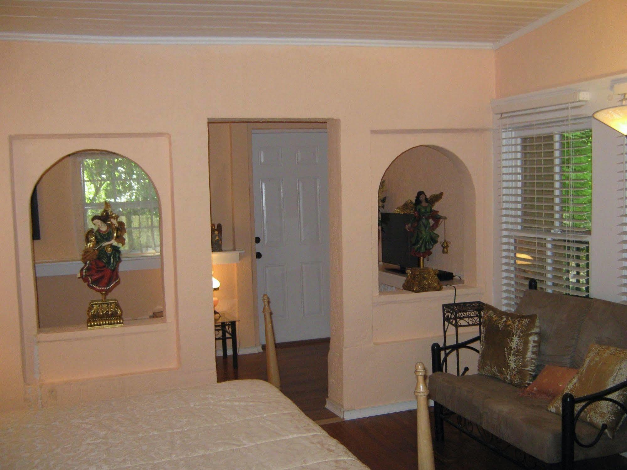 The Cottage Bed & Breakfast Монтичело Екстериор снимка